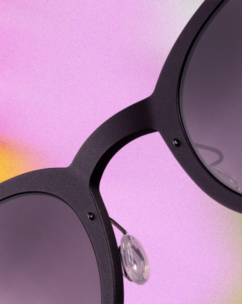 Trying on frames